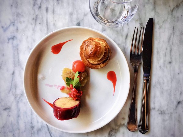 How to Craft a Flavorful Lemon and Herb Roasted Chicken with a Twist of Thyme?